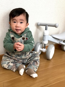 「Ocean&Ground（オーシャン&グラウンド）のアイテム（サロペット/オーバーオール）」を使った、KAI☺︎KAIさん（キッズ・70cm）の秋コーディネート