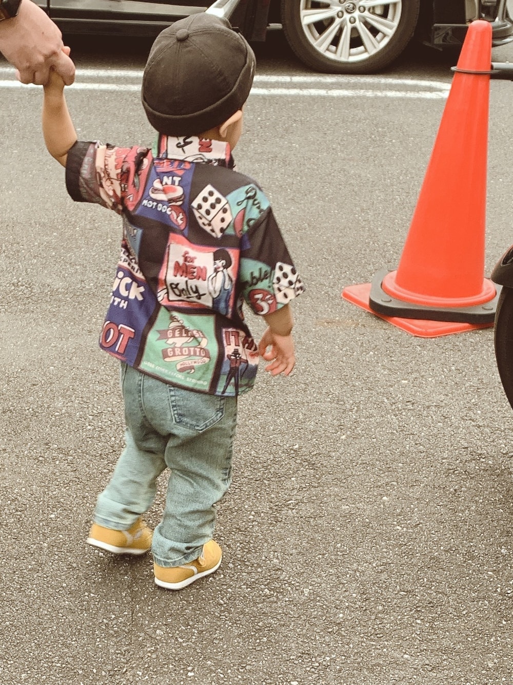 「キッズコーデ、男の子コーデ、むすこーで、アロハシャツ」｜「irocolifeのアイテム（トップス、その他）」を使った、AahHiiさん（キッズ・90cm）の夏コーディネートの1枚目の写真