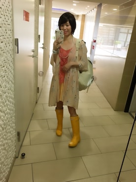 「黄色」｜「アイテム（レインシューズ）」を使った、kahi さん（レディース・166cm）の夏コーディネート