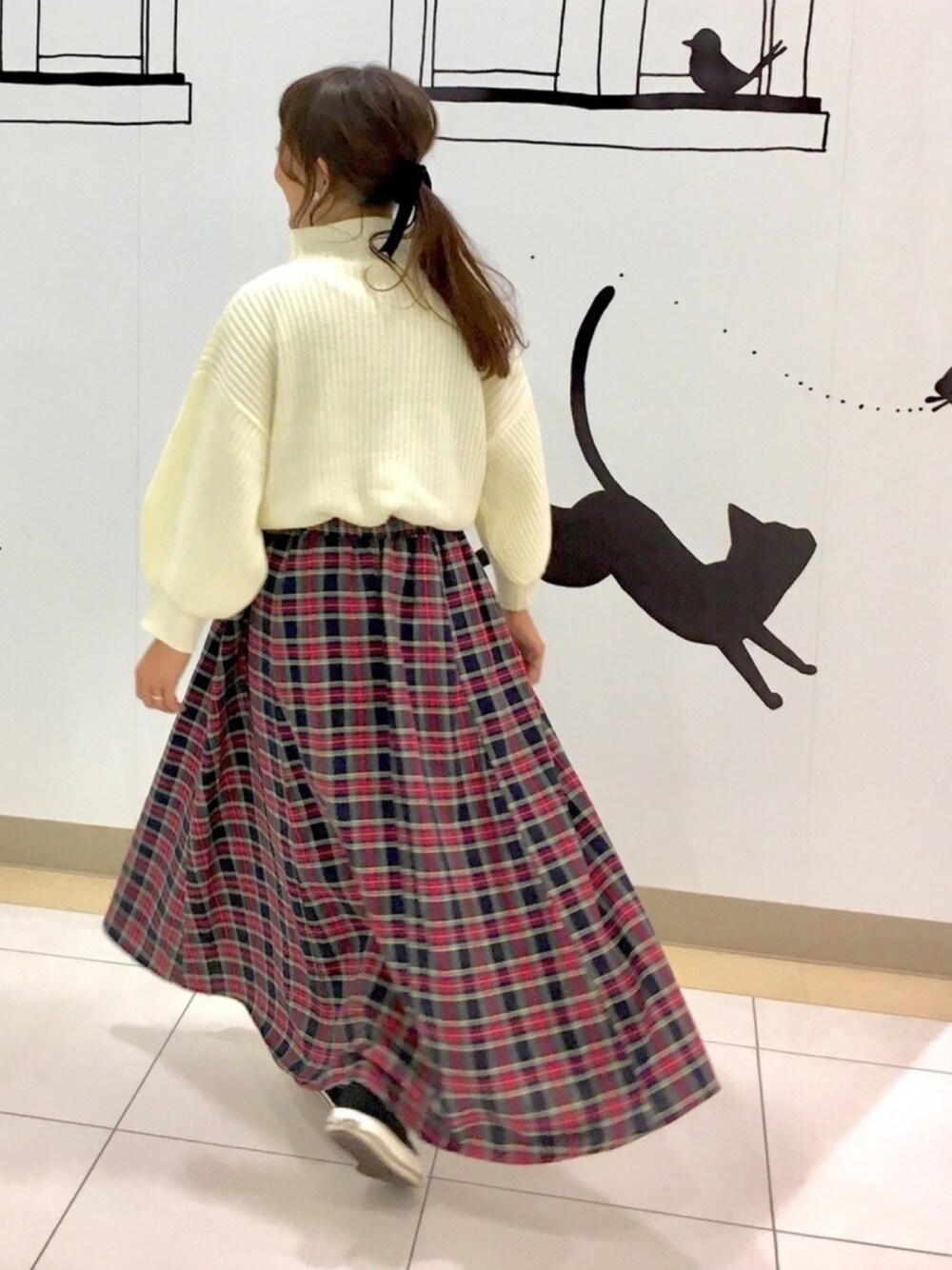「秋コーデ、秋服、おしゃれさんと繋がりたい、低身長、チェック、ボトルネック」｜「titivateの・titivateボトルネックリブニットプルオーバー（ニット/セーター、ホワイト系）」を使った、atsuko▼△さん（レディース・151cm）の秋コーディネートの1枚目の写真