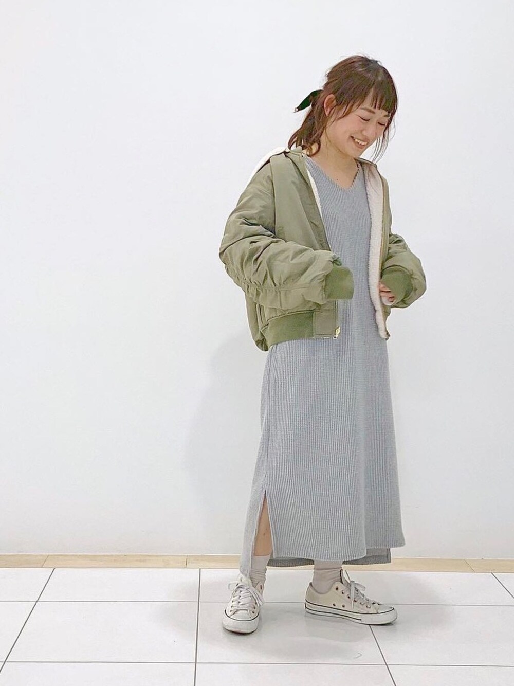 「カジュアル、ラクチンコーデ、冬、お洒落さんとつながりたい、秋冬コーデ、いいね、save、フォローお願いします🤑、コンバース、ボア、ワンピース」｜「earth music&ecologyの・6wayボアブルゾン ●（ブルゾン、ホワイト系）」を使った、atsuko▼△さん（レディース・151cm）の冬コーディネートの1枚目の写真