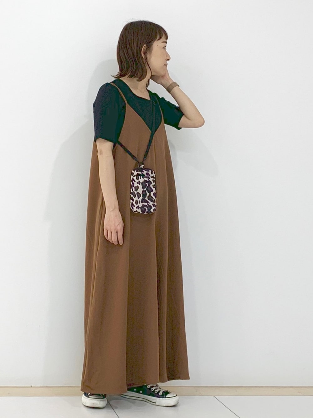 「低身長、プチプラコーデ、ラフ、低身長コーデ、秋コーデ、スニーカー、オトナ女子、コンバース」｜「Green　Parksの・Control freak ミニウォレットショルダー（ショルダーバッグ、その他）」を使った、atsuko▼△さん（レディース・151cm）の夏コーディネートの1枚目の写真