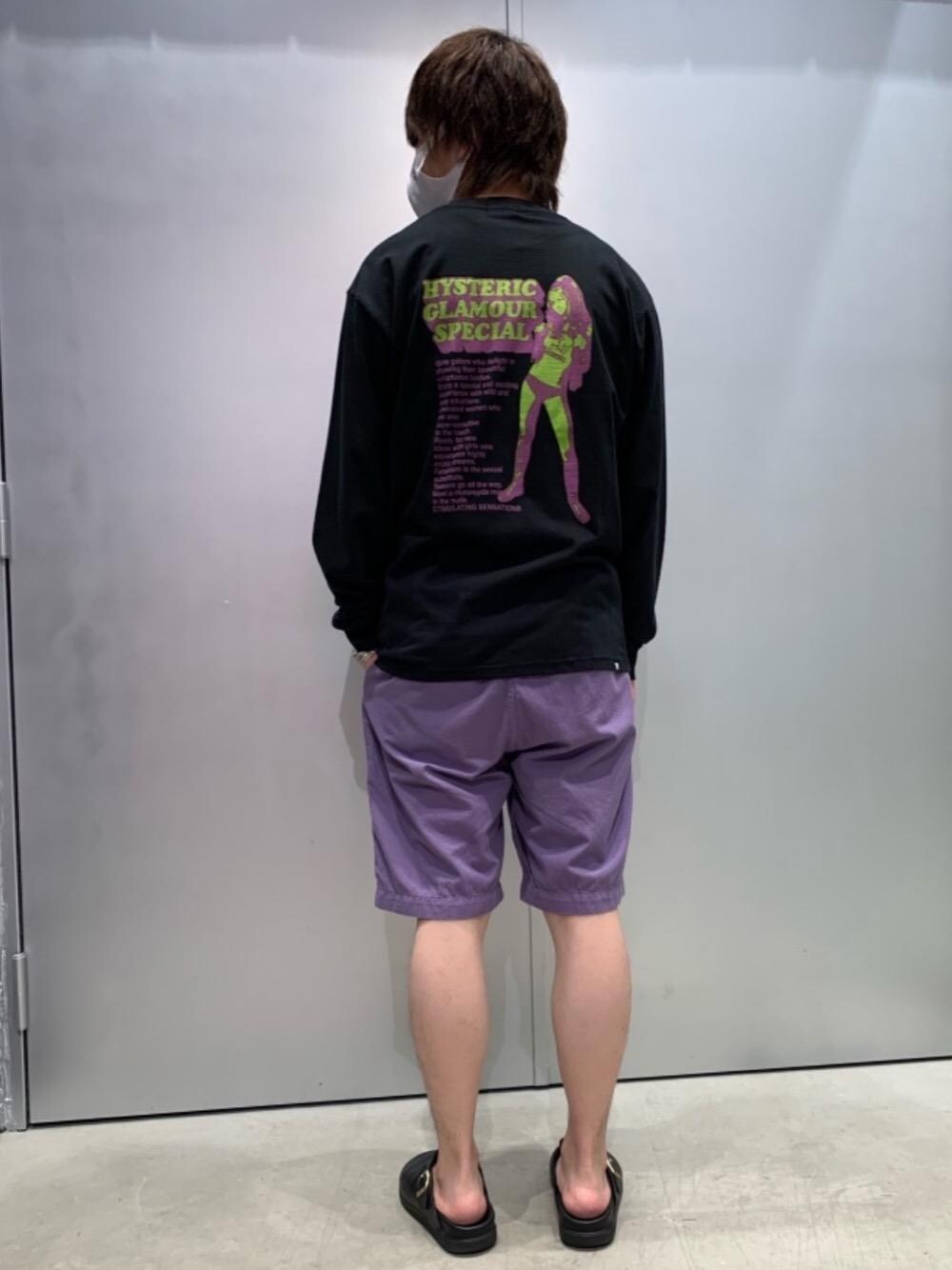 「Hysteric Glamour、ヒステリックグラマー」｜「HYSTERIC GLAMOURのHYS SPECIAL Tシャツ（Tシャツ/カットソー、ブラック系）」を使った、shuriさん（メンズ・167cm）の夏コーディネートの1枚目の写真