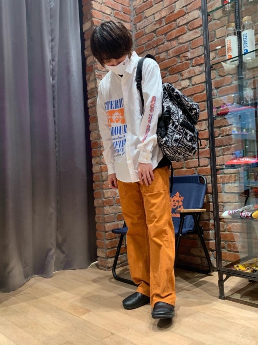 「Hysteric Glamour、ヒステリックグラマー」｜「HYSTERIC GLAMOURのブーツカットベイカーパンツ（その他パンツ、オレンジ系）」を使った、shuriさん（メンズ・167cm）の秋コーディネートの1枚目の写真