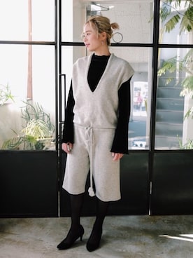 「IENA」｜「アイテム（オールインワン・サロペット）」を使った、森山保奈美さん（レディース・154cm）の秋コーディネート