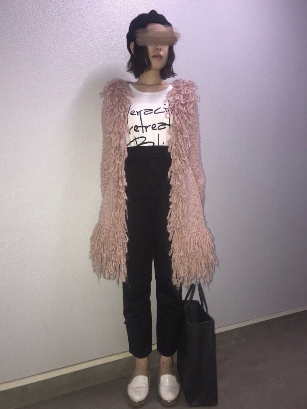 「ootd、wearhalloween2017、秋のコーデ、大人カジュアル、きれいめカジュアル、黒、ハロウィン、ピンク、ゆるコーデ、ループカーディガン」｜「niko and...のオリジナル カラーBベレー【niko and ...】（ハンチング/ベレー帽、ブラック系）」を使った、Yum.iさん（レディース・160cm）の秋コーディネートの1枚目の写真