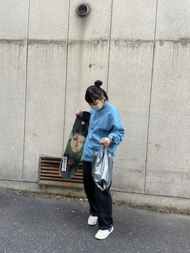 「スケボー」｜「アイテム（スウェット）」を使った、ひな©︎さん（レディース・159cm）の冬コーディネート