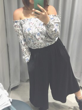 「H&M（エイチ・アンド・エム）のアイテム（トップス、ホワイト系）」を使った、Tsz Yan Tsangさん（レディース・153cm）の冬コーディネート