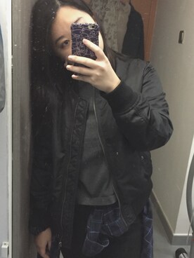「UNIQLO（ユニクロ）のアイテム（ブルゾン、ブラック系）」を使った、Tsz Yan Tsangさん（レディース・153cm）の冬コーディネート