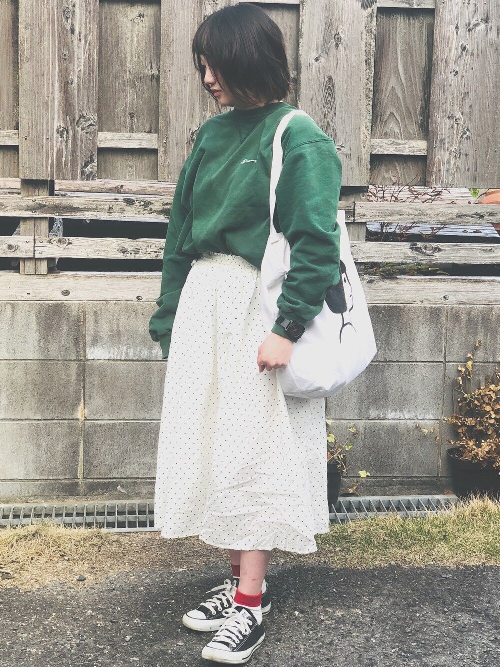 「お洒落さんとつながりたい、休日スタイル、春コーデ、スニーカー、古着MIX、トレーナー、古着、ドット、スカート、白」｜「ehka sopoのアイテム（スカート、ホワイト系）」を使った、きょんすけさん（レディース・156cm）の春コーディネートの1枚目の写真