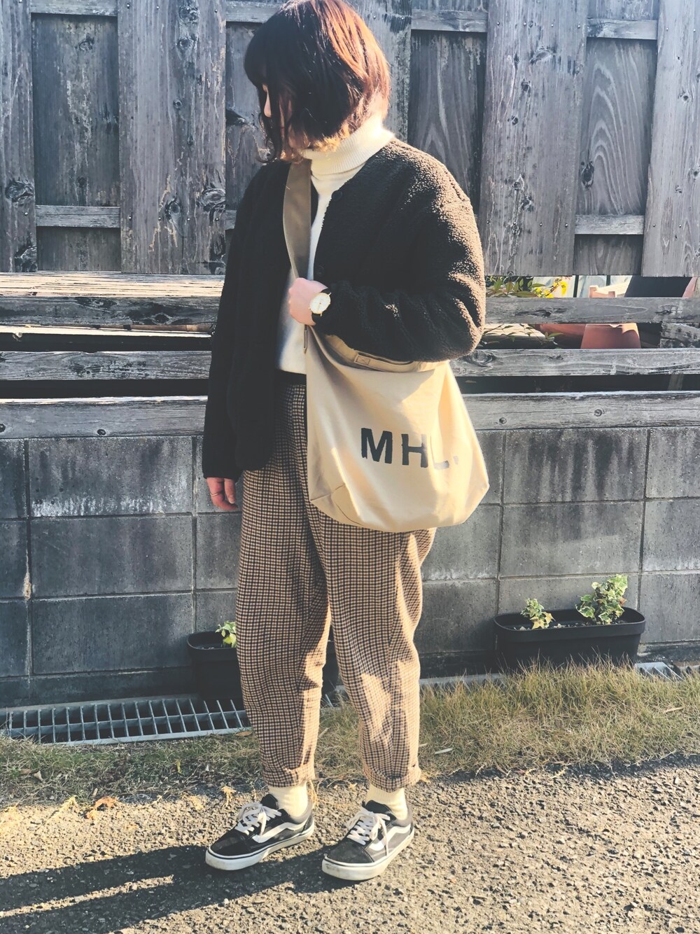 「おしゃれさんと繋がりたい、プチプラ、UNIQLO、タートルネック、アースカラー、ニット、チェック、テーパードパンツ、冬のコーデ、スニーカー」｜「VANSのVANS ヴァンズ OLD SKOOL DX オールドスクール DX V36CL+ BLACK（スニーカー、ブラック系）」を使った、きょんすけさん（レディース・156cm）の冬コーディネートの1枚目の写真