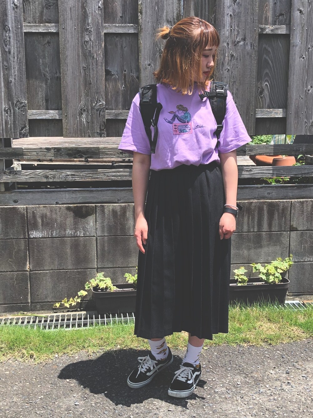 「ラフコーデ、休日スタイル、おしゃれさんと繋がりたい、オールドスクール、スカート、レフトアローン、古着、古着MIX、黒、スニーカー」｜「古着のアイテム（スカート、ブラック系）」を使った、きょんすけさん（レディース・156cm）の夏コーディネートの1枚目の写真