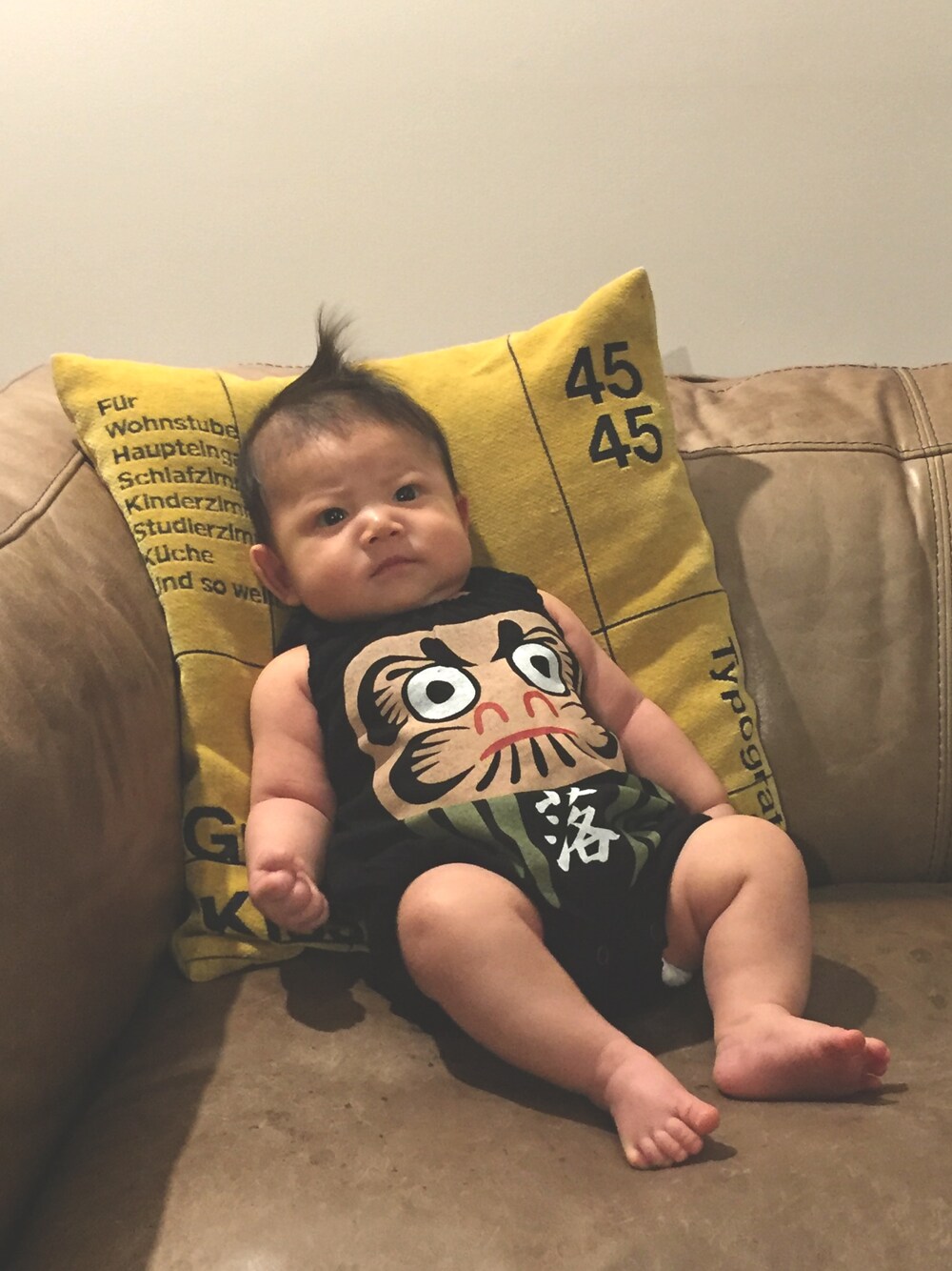 ブラック系のロンパースを着用したキッズの夏コーディネートの1枚目の写真