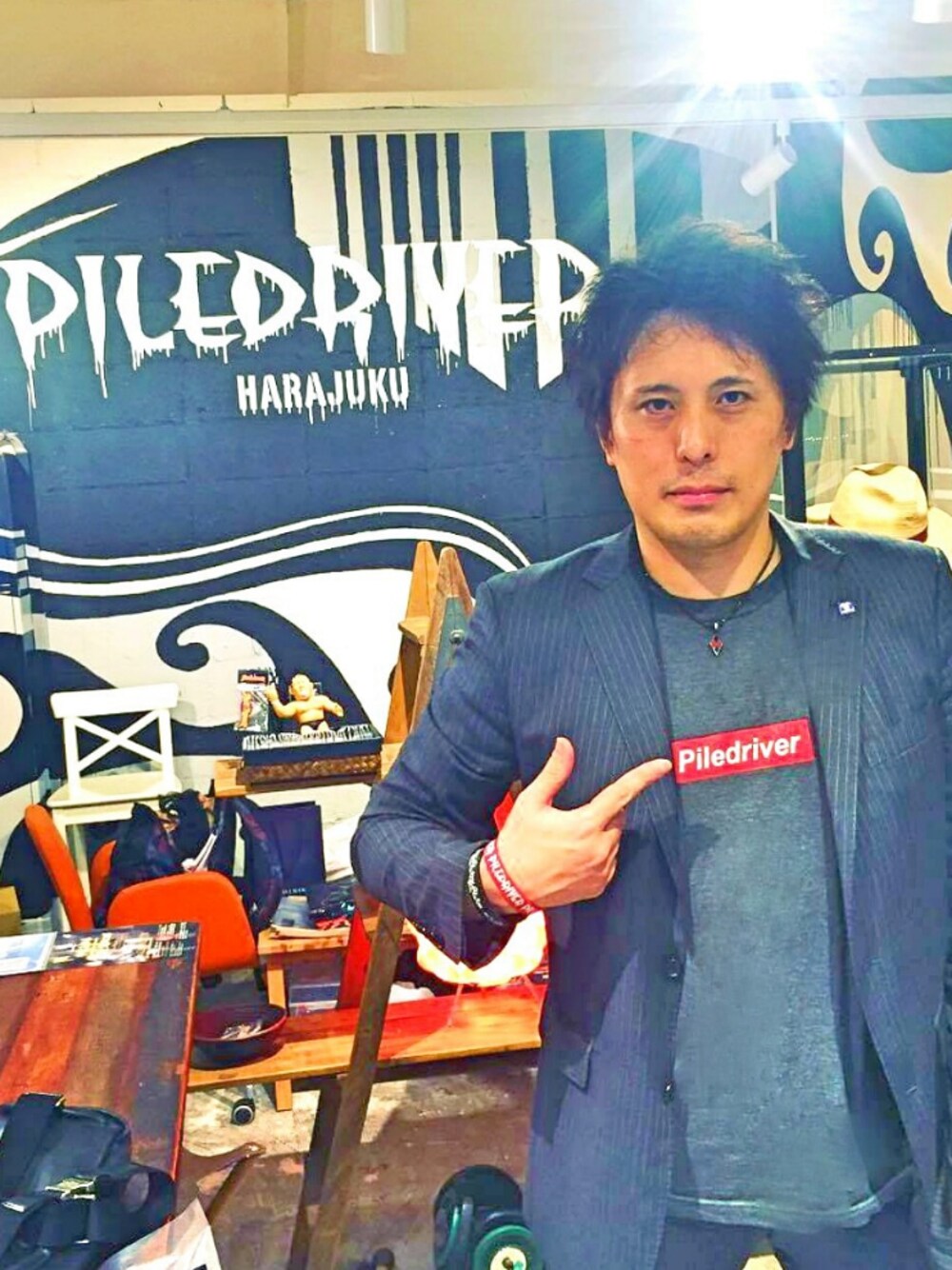 「piledriverのアイテム（Tシャツ/カットソー、グレー系）」を使った、なかちゃさん（メンズ・178cm）の秋コーディネートの1枚目の写真