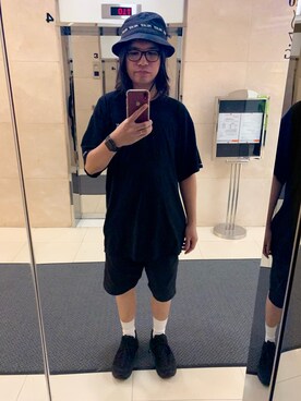 「UNDEFEATED （アンディフィーテッド）のアイテム（カーゴパンツ）」を使った、Alan  Hoさん（メンズ・179cm）の秋コーディネート
