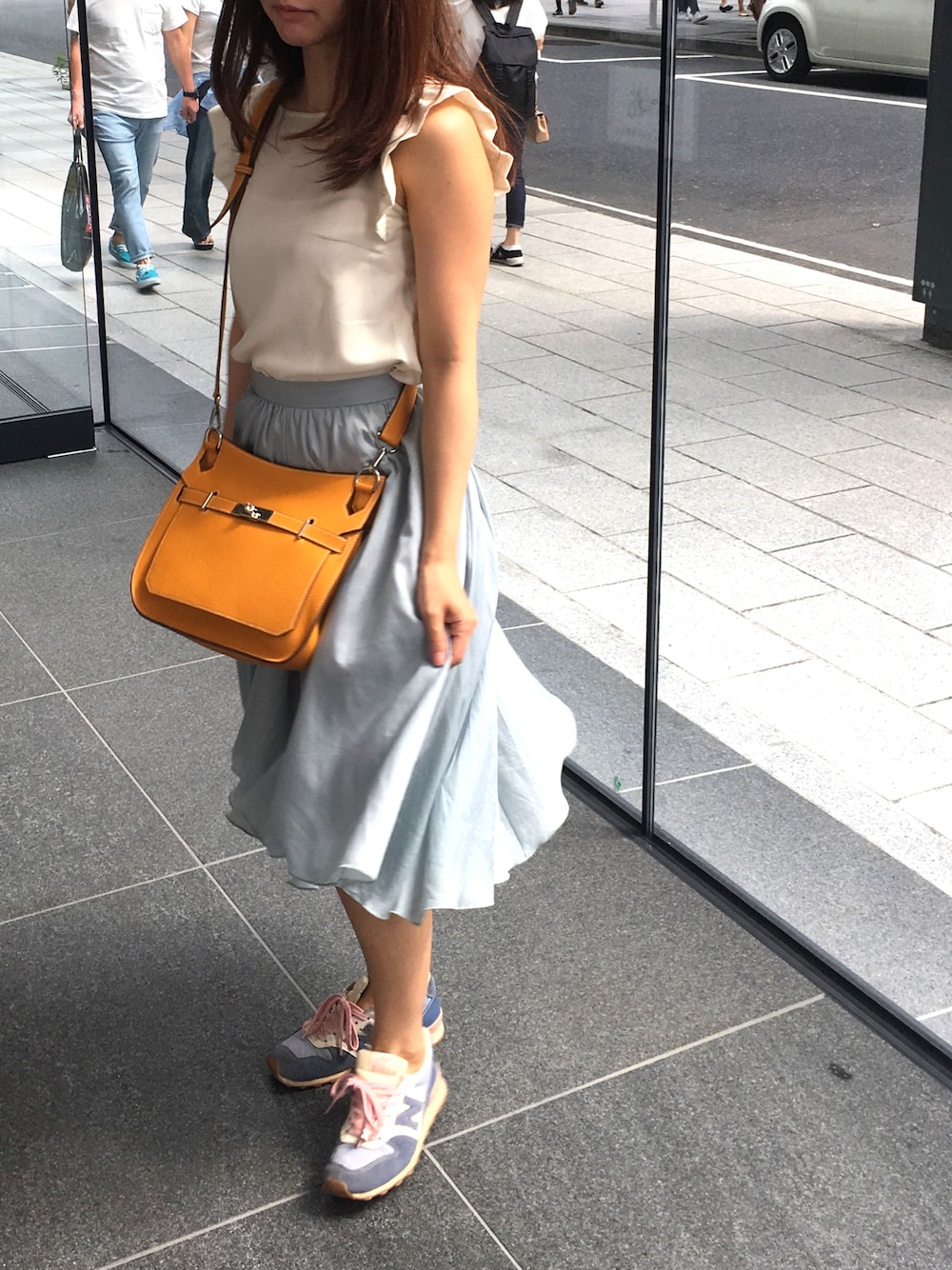 「銀座、カフェ」｜「MADEMOISELLE ROPE'のサイドアシンメトリーギャザースカート（スカート、ブルー系）」を使った、ききさん（レディース・159cm）の夏コーディネートの1枚目の写真