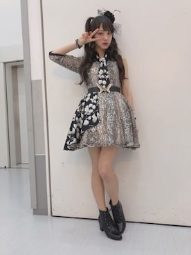 「アイテム（ドレス、シルバー系）」を使った、飯窪春菜さん（レディース・160cm）の春コーディネート