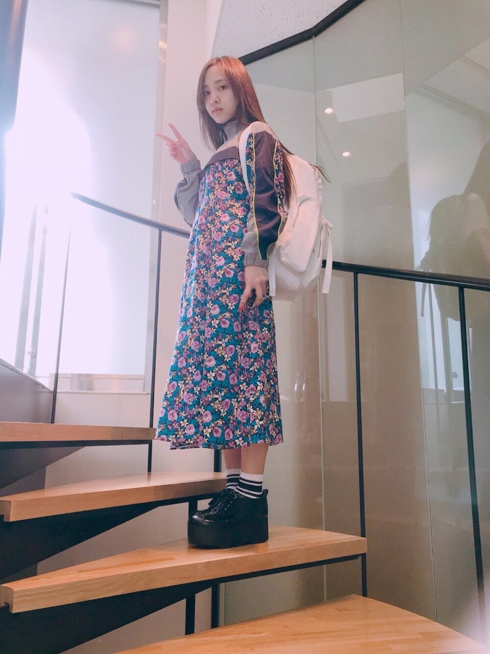 飯窪春菜さんの「GRANDMA FLORAL TRACK DRESS（X-girl）」を使ったコーディネート