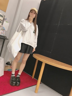 「STYLENANDA（スタイルナンダ）のアイテム（スウェット）」を使った、飯窪春菜さん（レディース・160cm）の秋コーディネート