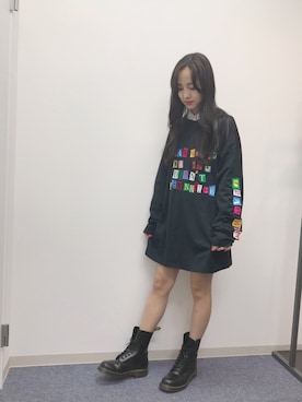 飯窪春菜さんの「Dr.Martens ドクターマーチン 1490 DMC BLACK SMOOTH 10ホールブーツ 11857001 BLACK」を使ったコーディネート