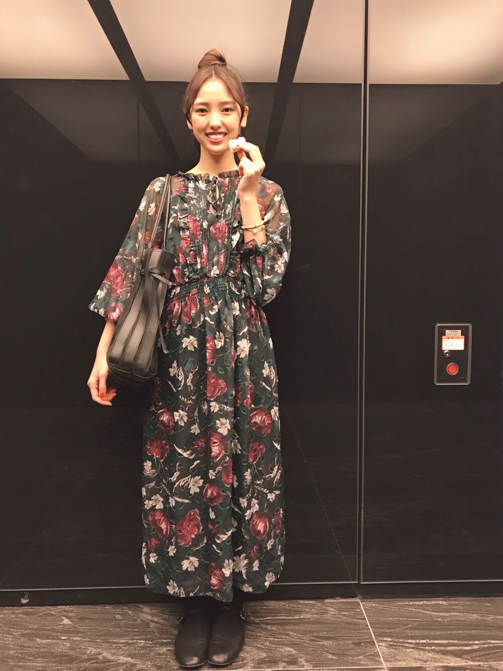 飯窪春菜さんの「CHIFFON JACQUARD DRESS（AMERI）」を使ったコーディネートの1枚目の写真