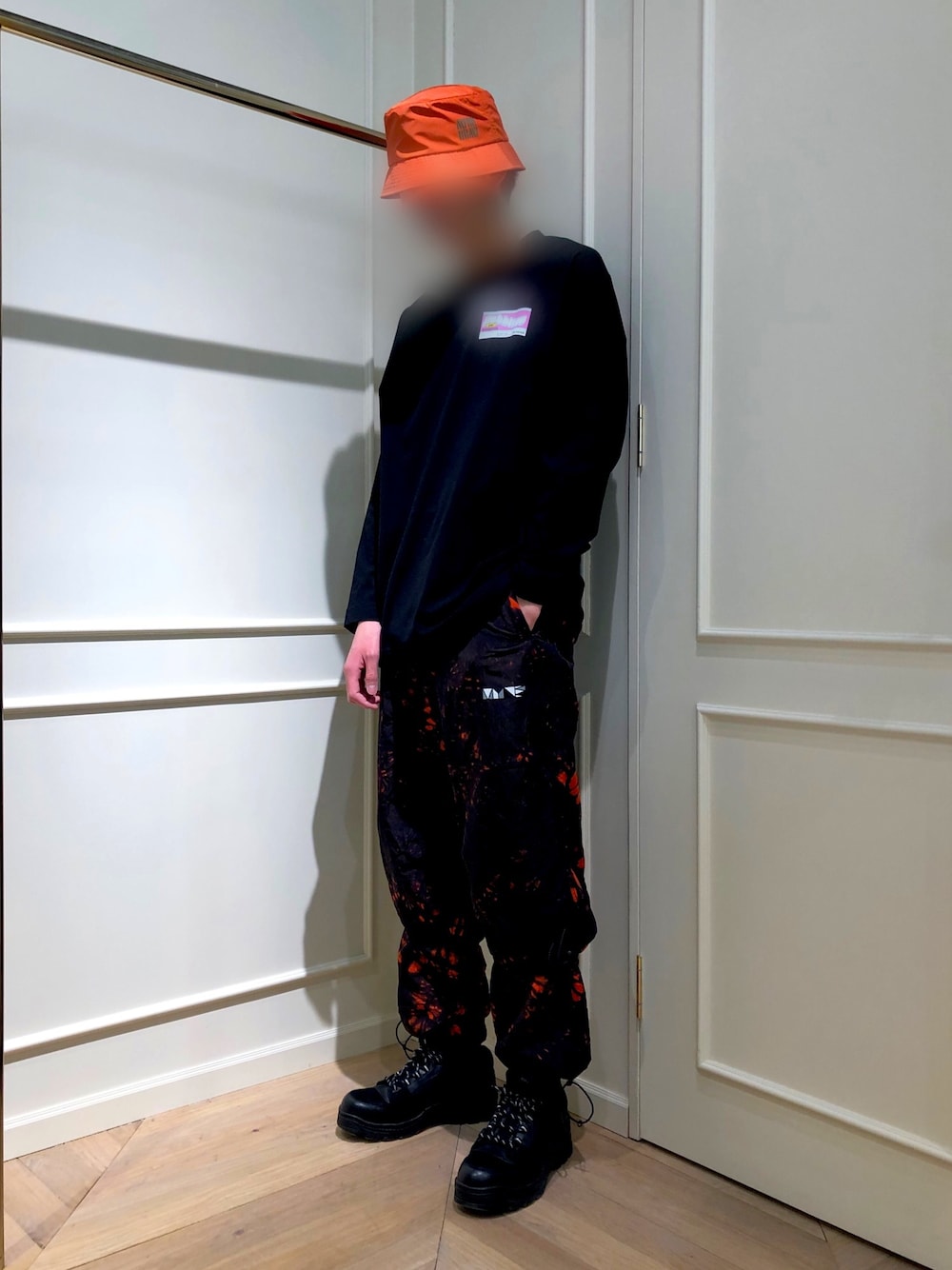 「春、シンプル、スニーカー、ストリートMIX、MYNE、ラフ」｜「MYneの【MYne】スプラシェードロングTシャツ/Sprushade Long Sleeve Tshirts（Tシャツ/カットソー、ブラック系）」を使った、Yuseiさん（メンズ・176cm）の冬コーディネートの1枚目の写真
