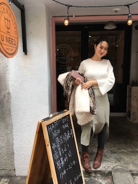 「白いスニーカー」｜「アイテム（ジャケット/アウター）」を使った、Lorna Wenさん（レディース・170cm）の冬コーディネート