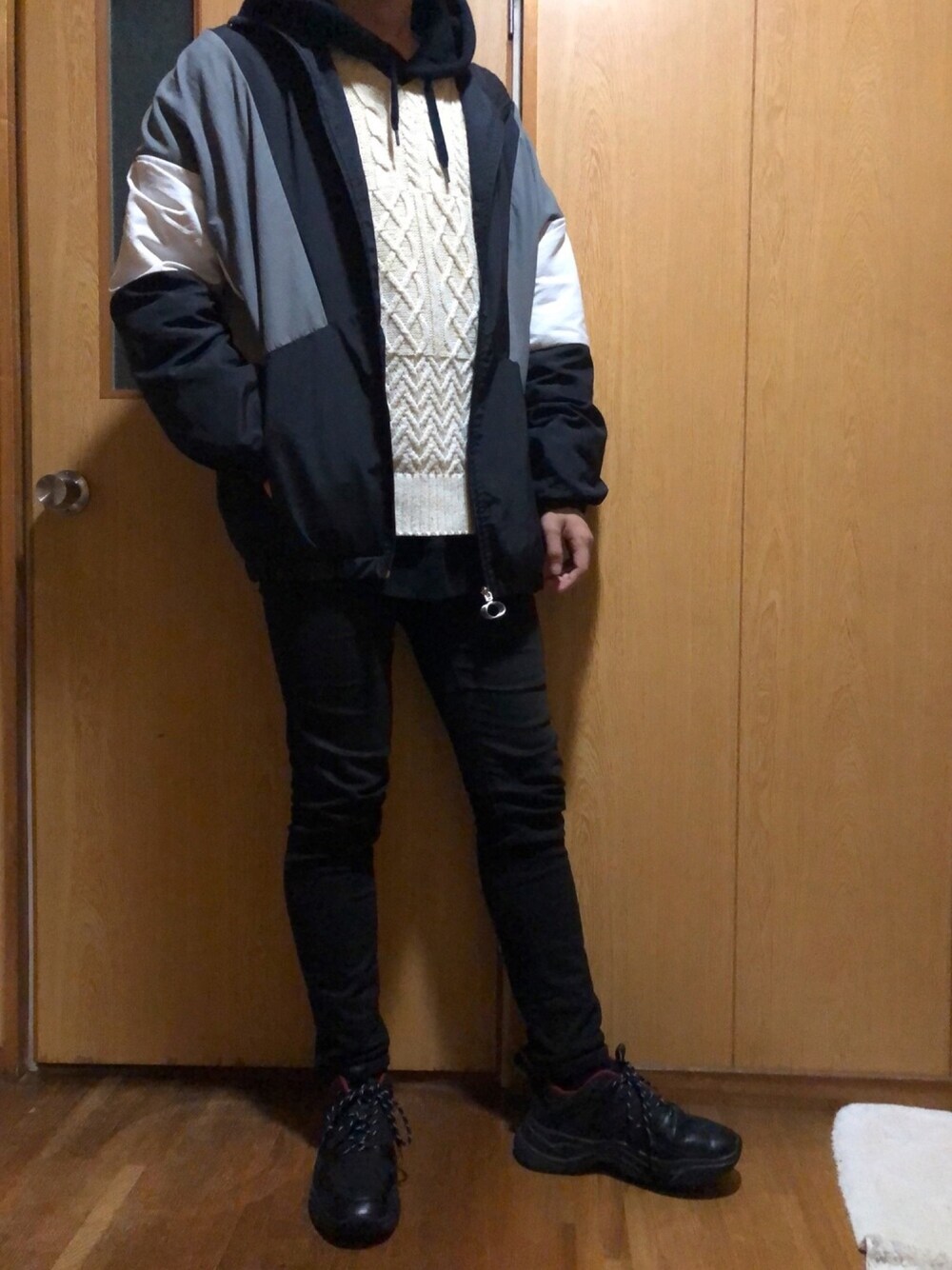 「GU、UNIQLO、MELROSE、モノトーンコーデ、ビッグシルエット」｜「GUのアイテム（スニーカー、ブラック系）」を使った、ryoseiさん（メンズ・172cm）の冬コーディネートの1枚目の写真