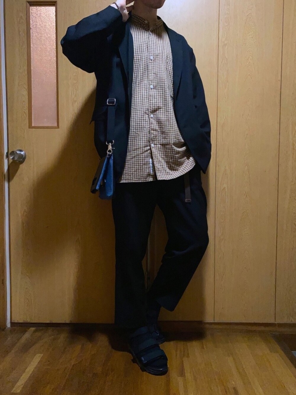 「今日のコーデ、セットアップ、チェックシャツ、レザー、サンダル、秋のコーデ、チエック」｜「WYM LIDNMの【WYM LIDNM】RELAX DRAPE SET-UP/セットアップ（セットアップ、ブラック系）」を使った、ryoseiさん（メンズ・172cm）の秋コーディネートの1枚目の写真
