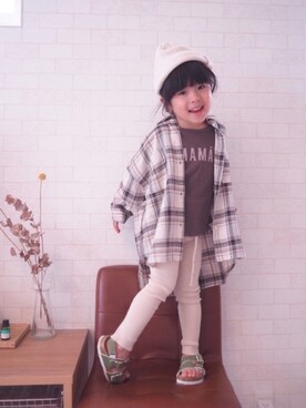 「部屋撮り」｜「アイテム（ニットキャップ/ビーニー）」を使った、cocoさん（キッズ・90cm）の春コーディネート