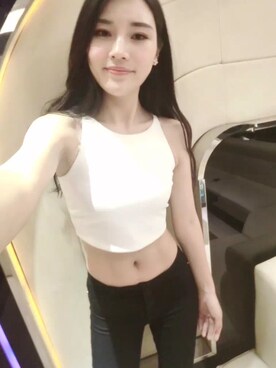 「ZARA（ザラ）のアイテム（Tシャツ/カットソー、ホワイト系）」を使った、xegearayrabyuskgrさん（レディース）の夏コーディネート