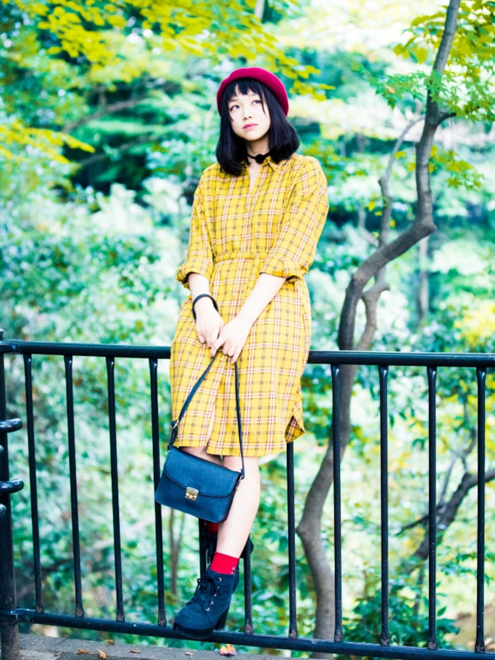「プチプラ、チェックシャツ、シャツワンピ、ワンピース、大人フェミニン、フェミニン、原色、秋のコーデ、ファー小物、グレンチェック」｜「しまむらのアイテム（ショルダーバッグ、ブラック系）」を使った、聖あきの(ひじりあきの)さん（レディース・168cm）の秋コーディネートの1枚目の写真