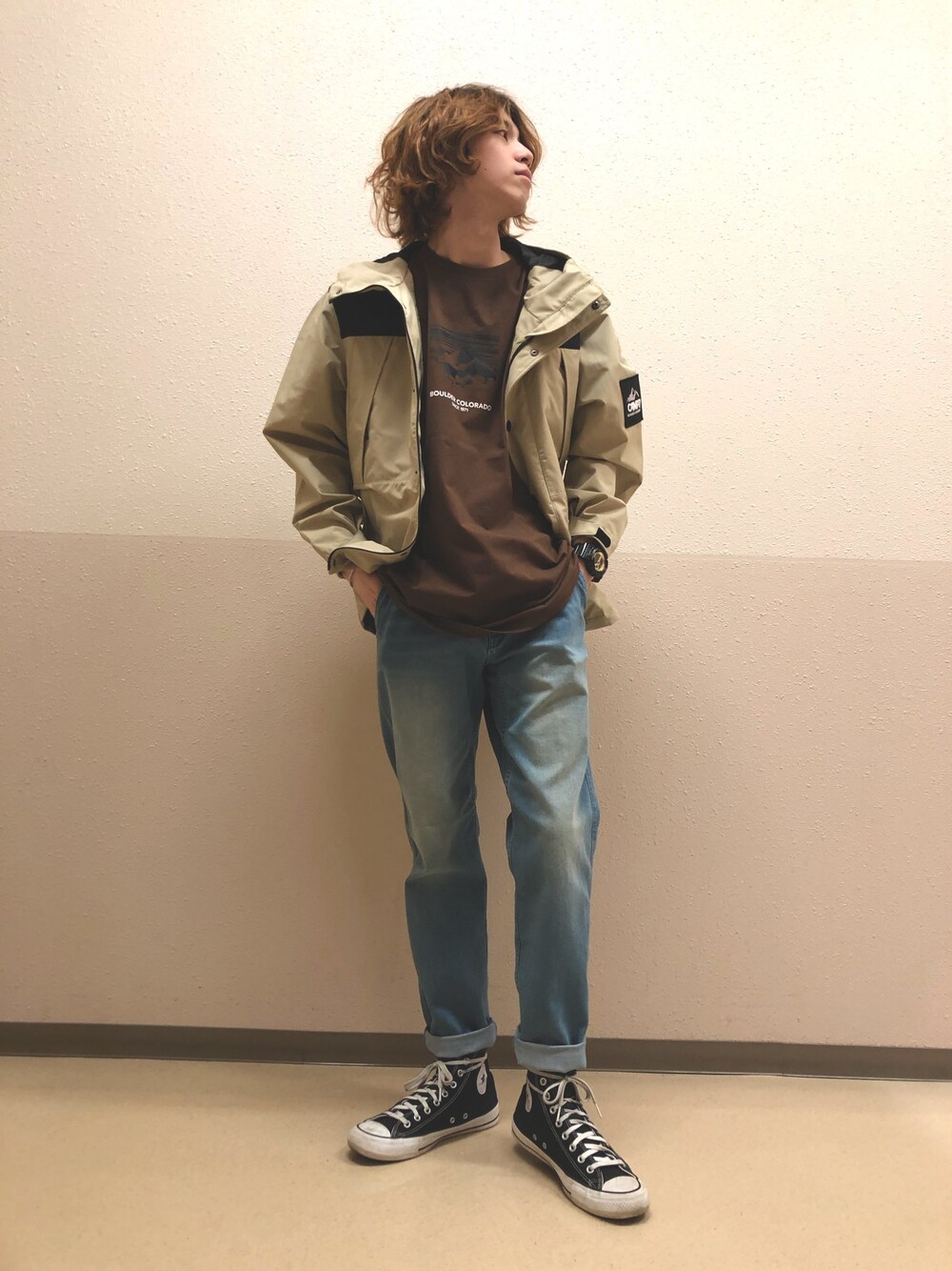 「マウンテンパーカー、山登りスタイル、スポーツミックス、休日スタイル、CAMP7、お洒落さんとつながりたい」｜「CAMP7のアイテム（マウンテンパーカー、ベージュ系）」を使った、コンノタクミ　Takumiyさん（メンズ・172cm）の春コーディネートの1枚目の写真