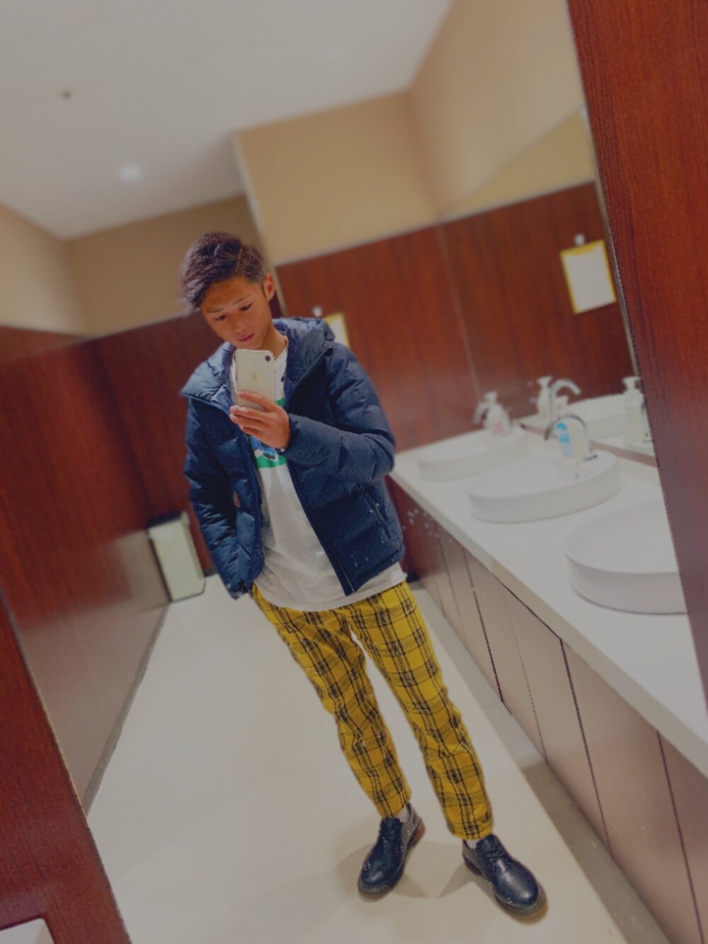 「お洒落さんとつながりたい、ゆるコーデ、ストリート、ストリートコーデ、ストリート系」｜「Dr. Martensのアイテム（ローファー、ブラック系）」を使った、ryu141029さん（メンズ・170cm）の春コーディネートの1枚目の写真
