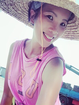 「UNKNOWN.（アンノウン）のアイテム（帽子）」を使った、Carol Chengさん（レディース・170cm）の秋コーディネート