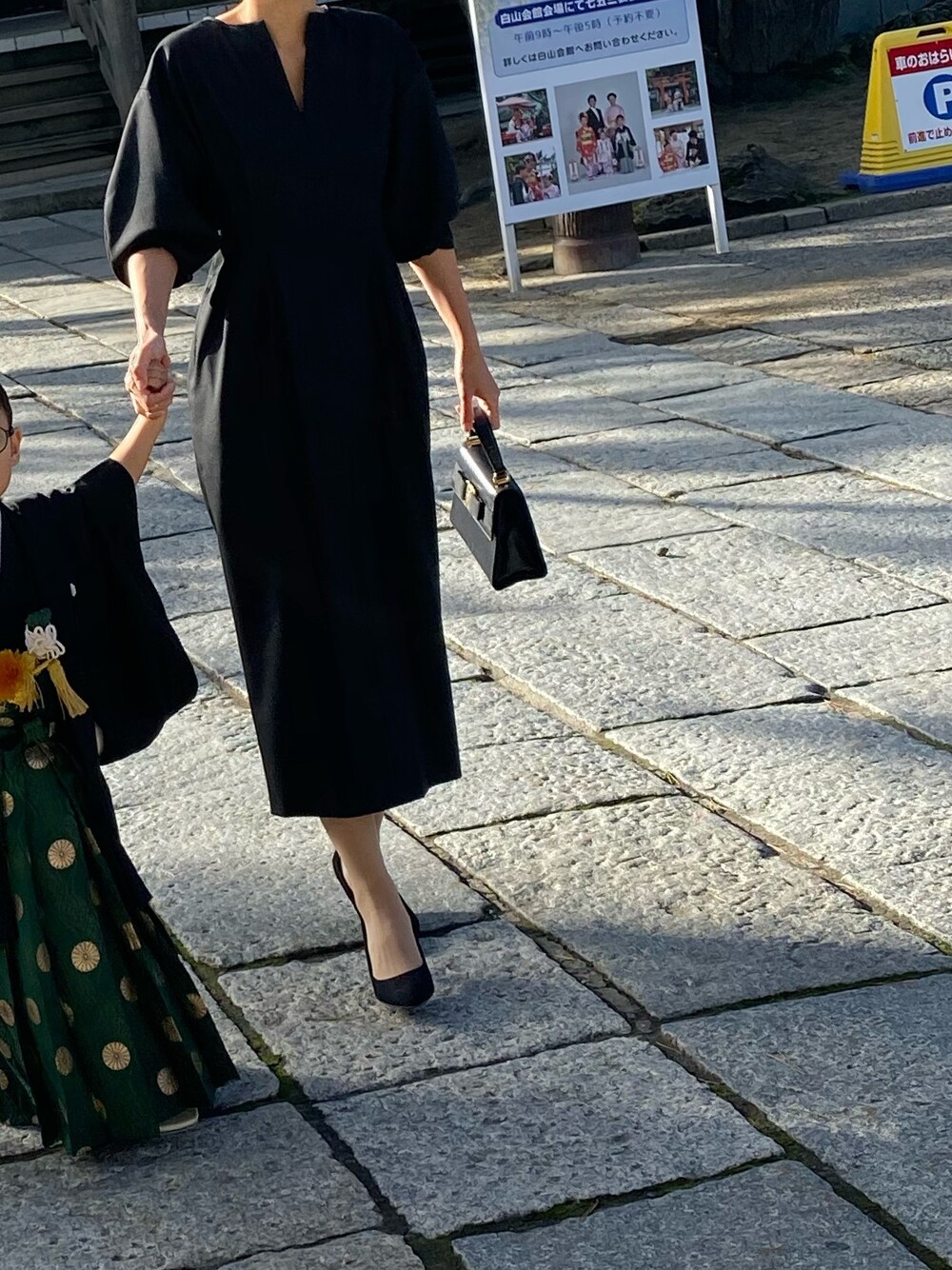 「七五三、ママコーデ、フォーマル、おとこのこ、袴、男の子コーデ、親子コーデ」｜「FERRAGAMOのアイテム（バッグ、ブラック系）」を使った、kids boyさん（キッズ・100cm）の冬コーディネートの1枚目の写真
