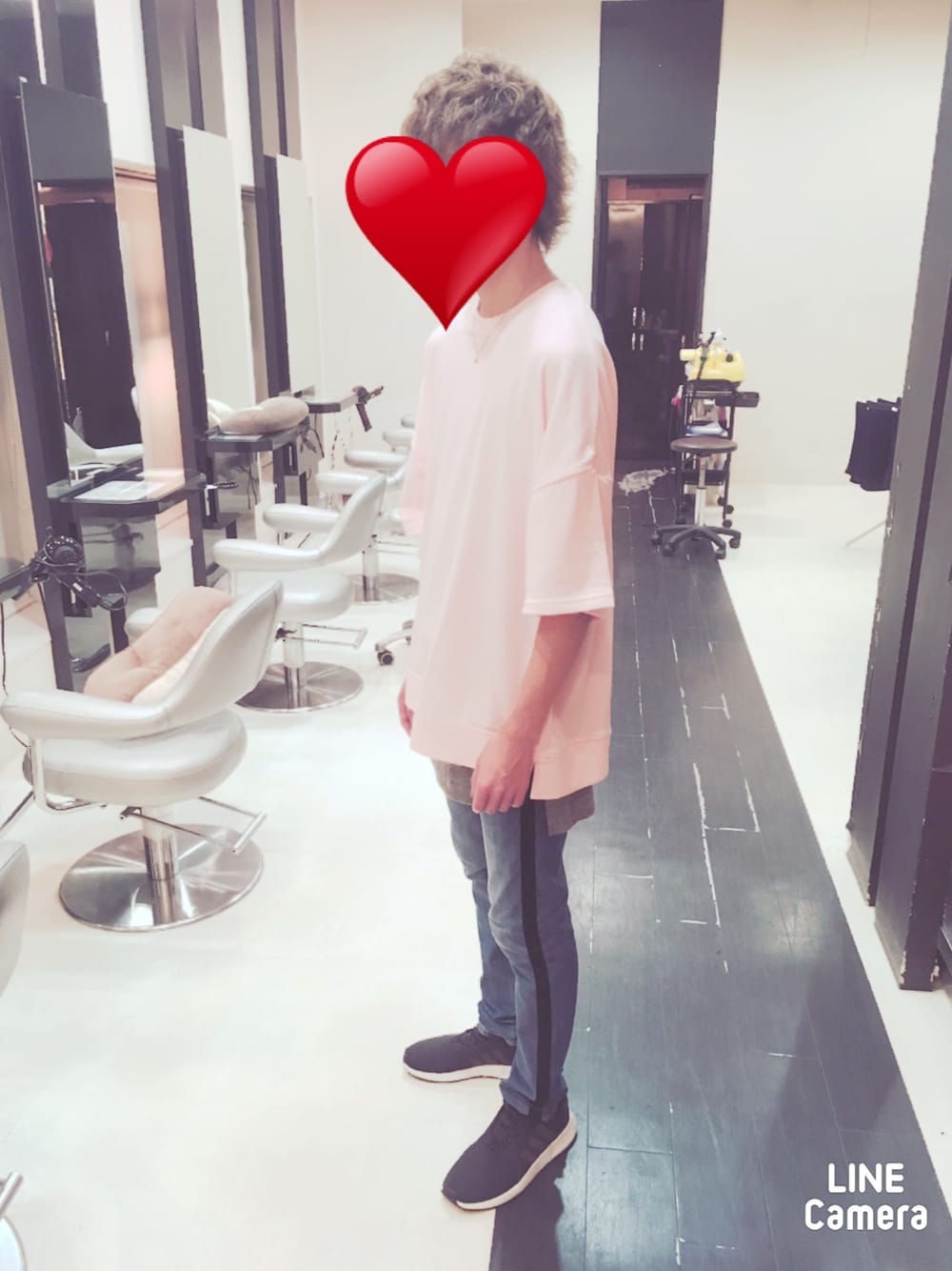「シンプルコーデ、ビッグT、おしゃれさんと繋がりたい、デニムパンツ、プチプラコーデ、streetstyle、RAGEBLUE、ビッグシルエット、レイヤードスタイル、美容師」｜「adidasのadidas アディダスオリジナルス X_PLR エクスプローラー BB1100 17SP BLACK/BLK/WHITE（スニーカー、ブラック系）」を使った、グリさん（メンズ・173cm）の夏コーディネートの1枚目の写真