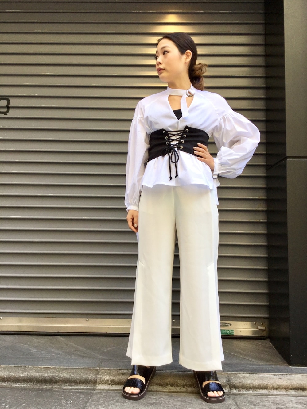 「オールホワイト、春コーデ、ホワイト、ベルト、レースアップ、モノトーン、サンダル」｜「ZARAのアイテム（シャツ/ブラウス、ホワイト系）」を使った、あんずさん（レディース・155cm）の冬コーディネートの1枚目の写真