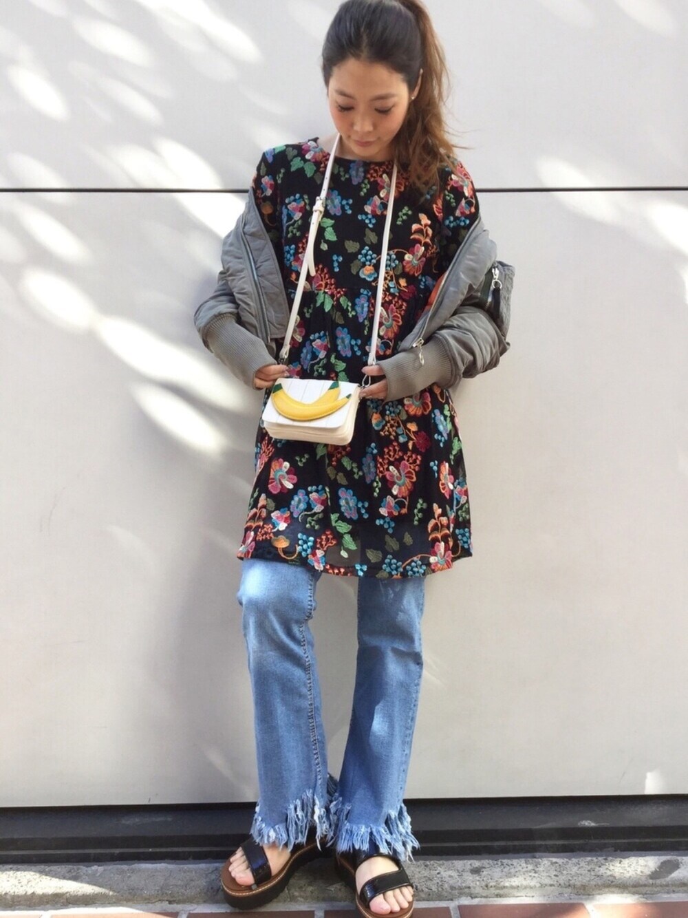 「バナナ、刺繍、ワンピース、春コーデ、元気、ポシェット、サンダル、デニム、ZARA、embroidery」｜「ZARAのアイテム（ワンピース、ブラック系）」を使った、あんずさん（レディース・155cm）の冬コーディネートの1枚目の写真