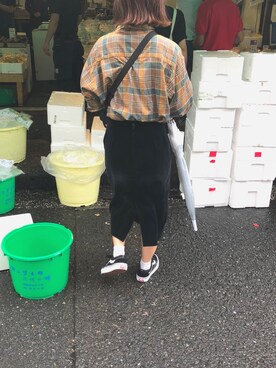 「VANS（バンズ）のアイテム（スニーカー、ブラック系）」を使った、ほのかさん（レディース・155cm）の秋コーディネート