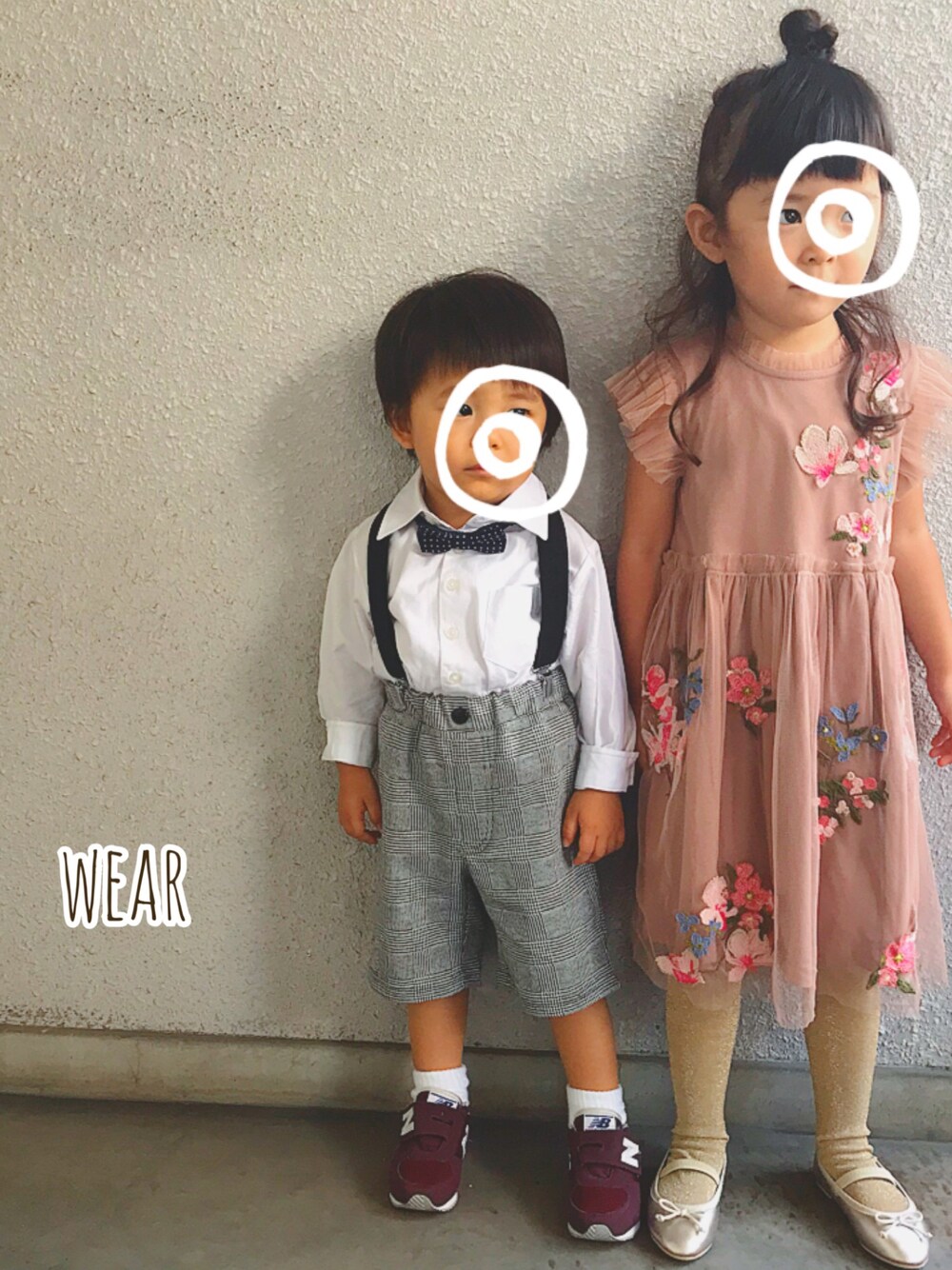 「秋のコーデ、結婚式、おしゃれさんと繋がりたい、キッズコーデ、キッズファッション、刺繍、チュールワンピ、セットアップ、蝶ネクタイ」｜「Catherine Cottageのアイテム（フォーマルスーツ/小物、ブラック系）」を使った、suuᙏ̤̫reyさん（キッズ・100cm）の秋コーディネートの1枚目の写真