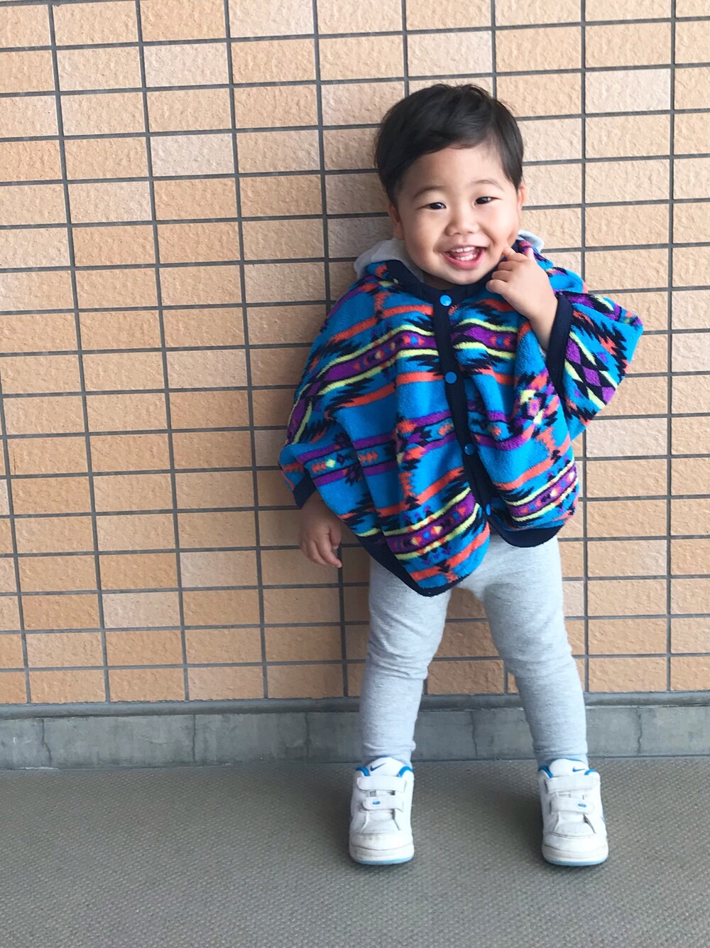 「ポンチョ、柄、おとこのこ」｜「お下がりのアイテム（ポンチョ、ブルー系）」を使った、yuuuuwa!!!さん（キッズ・100cm）の冬コーディネートの1枚目の写真