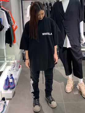 「WHITELAND（ホワイトランド）のWHITELAND/ホワイトランド/ビッグロゴオーバーサイズTシャツ（Tシャツ/カットソー）」を使った、ヤマダサオリさん（レディース・160cm）の夏コーディネート