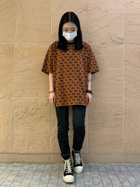 「MCM（エムシーエム）のアイテム（Tシャツ/カットソー）」を使った、ヤマダサオリさん（レディース・160cm）の夏コーディネート