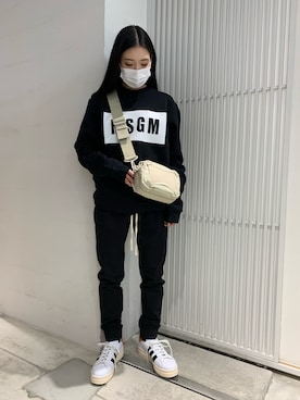 「MSGM（エムエスジーエム）のアイテム（スウェット）」を使った、ヤマダサオリさん（レディース・160cm）の秋コーディネート
