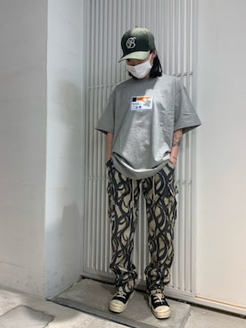 「BlackEyePatch（ブラックアイパッチ）のアイテム（キャップ）」を使った、ヤマダサオリさん（レディース・160cm）の春コーディネート