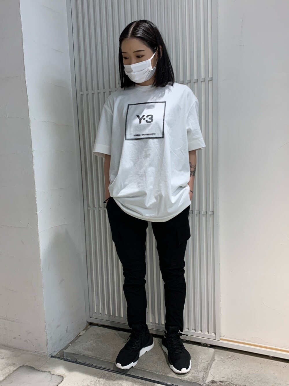 「ブラック、ストリート、カーゴパンツ、休日スタイル、メンズライク、シンプルコーデ、春コーデ、モノトーンコーデ、いいね、save、フォローお願いします🤑、2021春新作」｜「DANKE SCHONのアイテム（カーゴパンツ、ブラック系）」を使った、ヤマダサオリさん（レディース・160cm）の春コーディネートの1枚目の写真