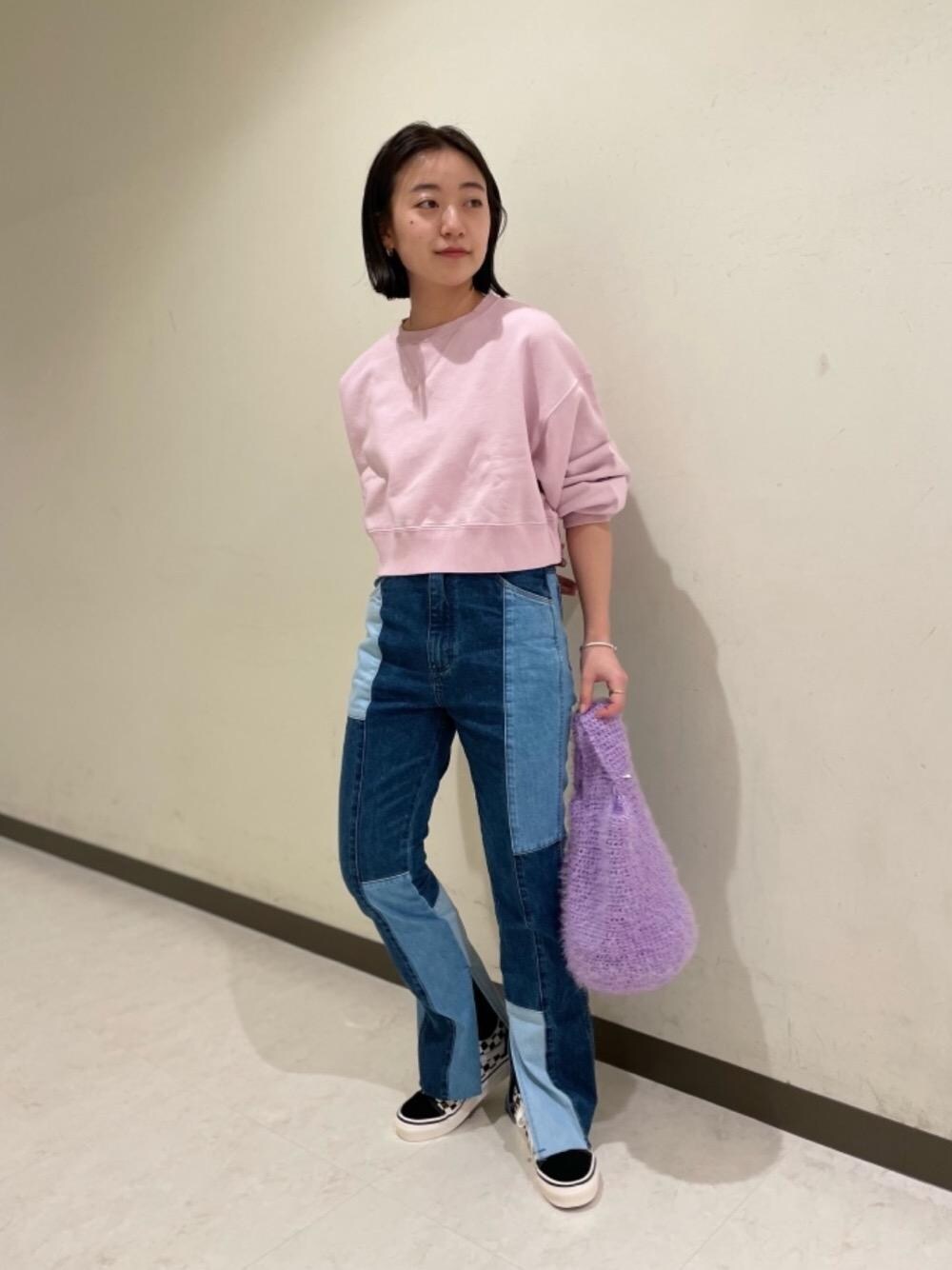 「スニーカー、トレンド、リラックス、デニムパンツ、RECOMMEND  ITEM STYLING、EXCLUTIVE ITEM STYLE」｜「VANSの＜VANS（バンズ）＞ANAHEIM アナハイムチェッカー オールドスクール/スニーカー（スニーカー、その他）」を使った、關（seki）さん（レディース・153cm）の冬コーディネートの1枚目の写真