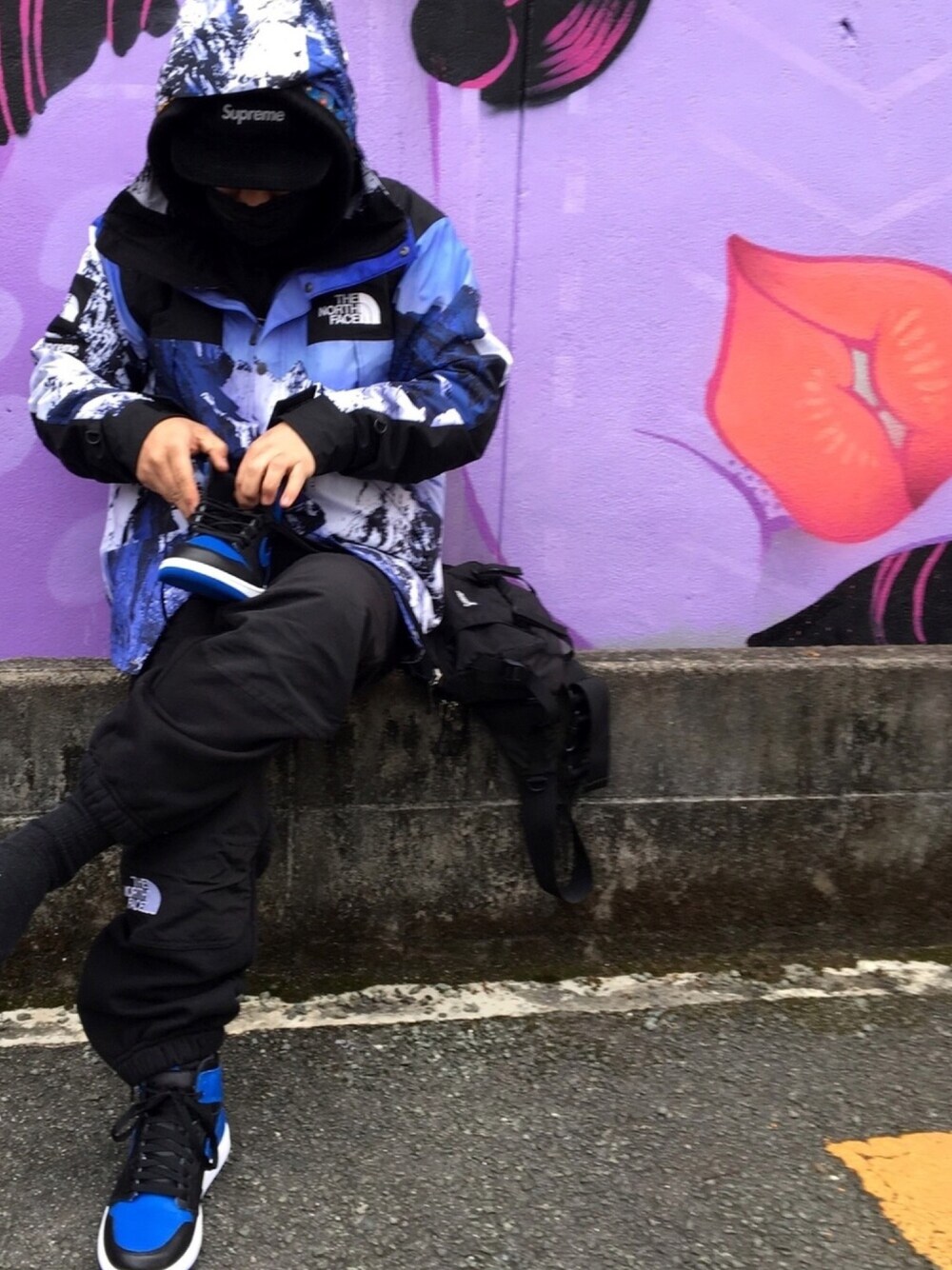 「supreme、palace、palaceskateboards、THE NORTH FACE、NIKE、AIR JORDAN、aj1、ロイヤル、ドラフトナイキ、ナイキ」｜「Supreme のアイテム（マウンテンパーカー、ブルー系）」を使った、Ken-Kenさん（メンズ・120cm）の冬コーディネートの1枚目の写真