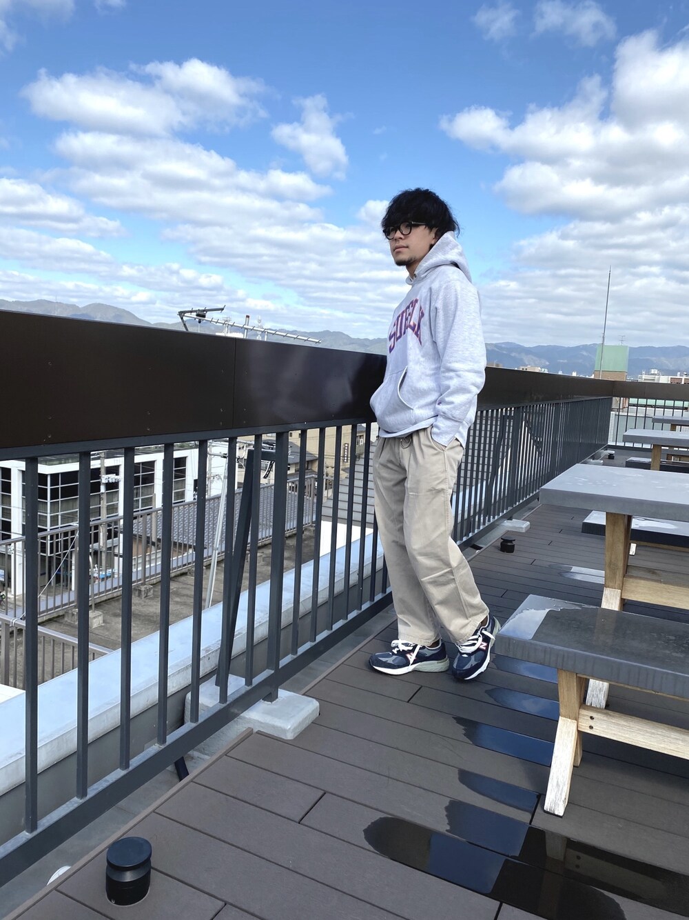 「Championのアイテム（パーカー、グレー系）」を使った、SHOTAさん（メンズ・172cm）の夏コーディネートの1枚目の写真